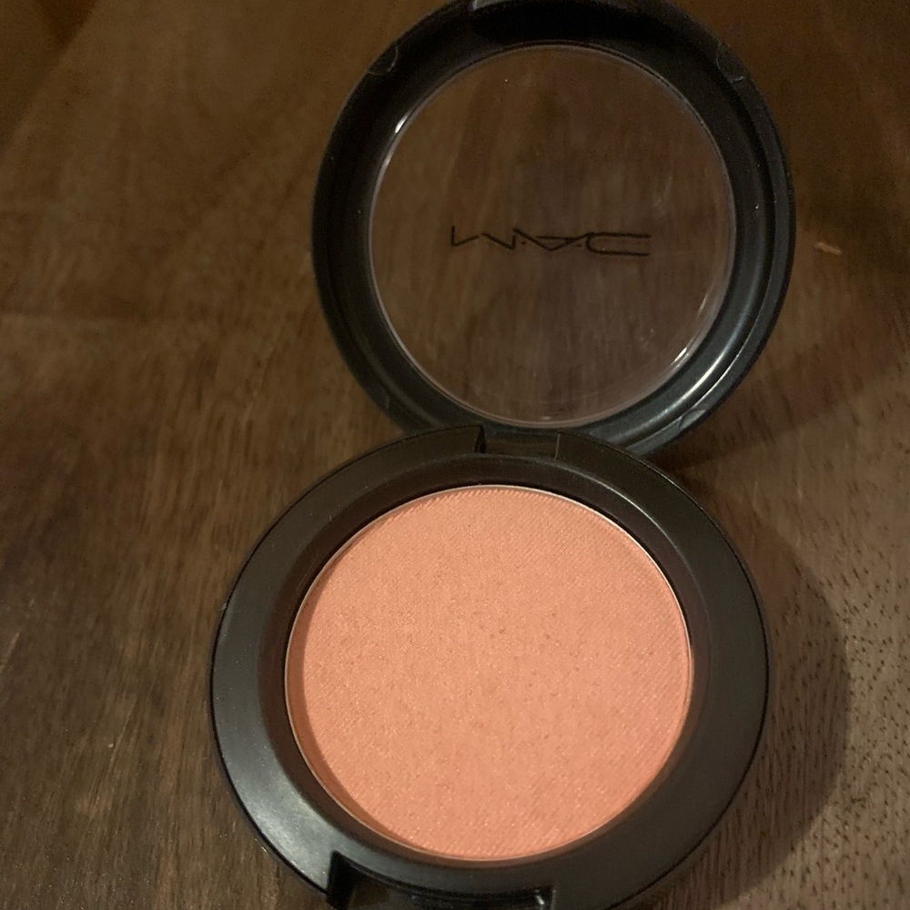 Mac Cosmetics frost powder blush